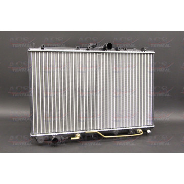 Радиатор охлаждения Mitsubishi Carisma / Space Gear 1.6-1.8 (96-06)