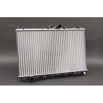 Радиатор охлаждения Mitsubishi Carisma / Space Star (95-06) MT