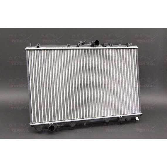 Радиатор охлаждения Mitsubishi Carisma / Space Star (95-06) MT