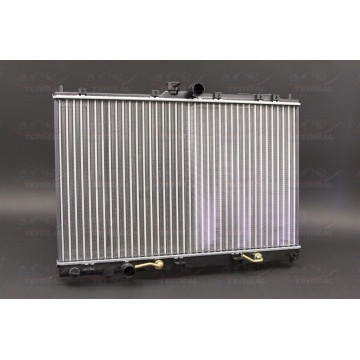 Радиатор охлаждения Mitsubishi Outlander I (01-07)