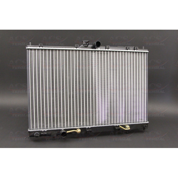 Радиатор охлаждения Mitsubishi Outlander I (01-07)