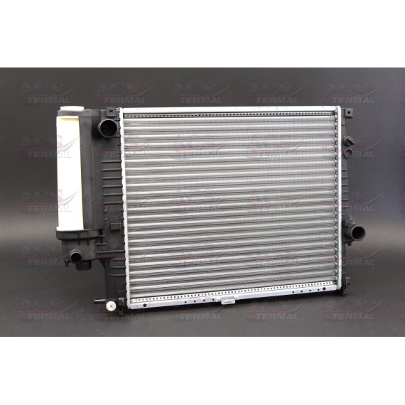 Радиатор охлаждения двигателя BMW E39 528I 60606 --09/98