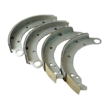 Тормозные колодки зад. ГАЗ 2410 ,УАЗ (D-280мм) ком-т 4 шт. AT